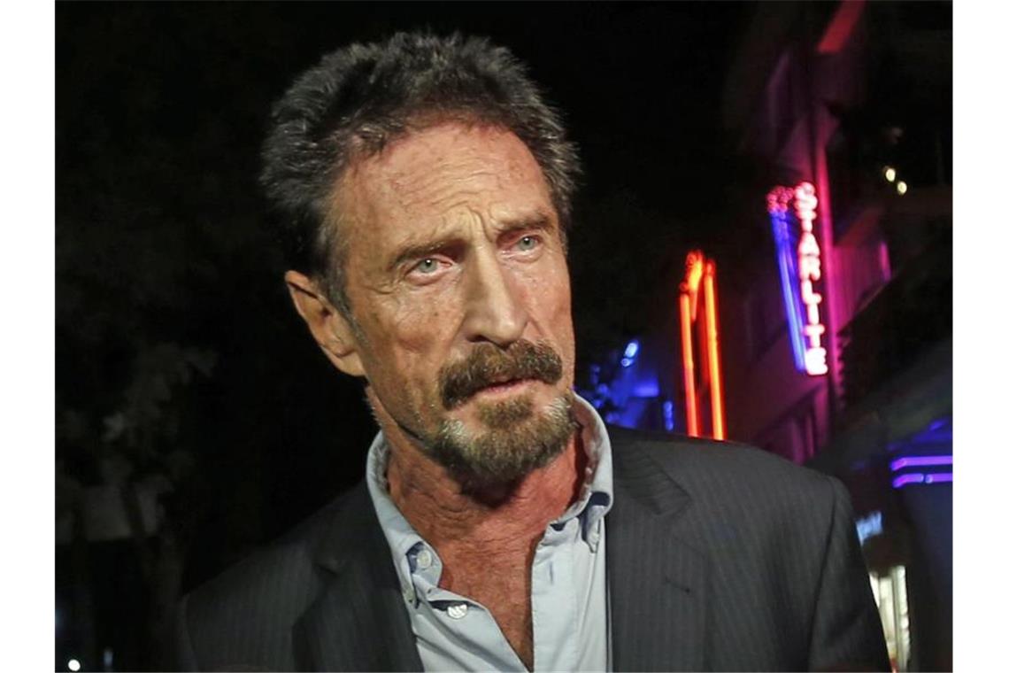 John McAfee, Gründer der gleichnamigen Anti-Virus-Software, droht eine im Falle einer Verurteilung eine lange Haftstrafe. Foto: Alan Diaz/AP/dpa