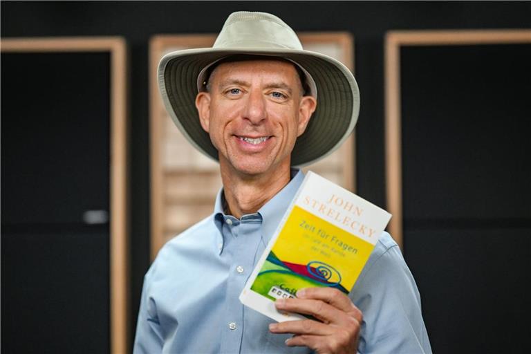 John Strelecky, Autor des Romans Das Café am Rande der Welt , fotografiert am 24.10.2024 in Berlin.