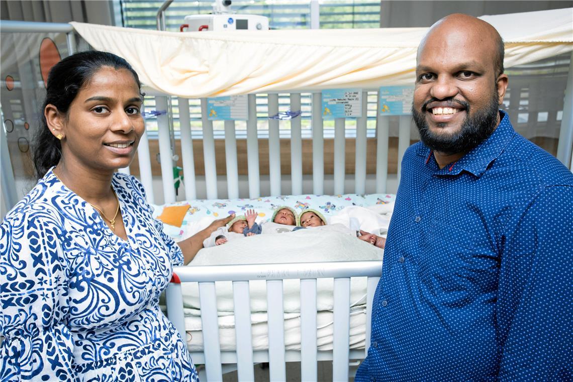 Joisy Jose und Binoop Pottackal Paul arbeiten beide als Pflegekräfte in den Rems-Murr-Kliniken.