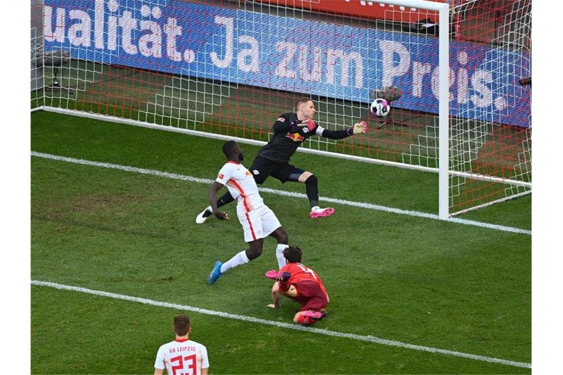 Jonas Hector (M) war Kölns Matchwinner beim Sieg gegen RB Leipzig. Foto: Lukas Schulze/Getty Images Pool/dpa