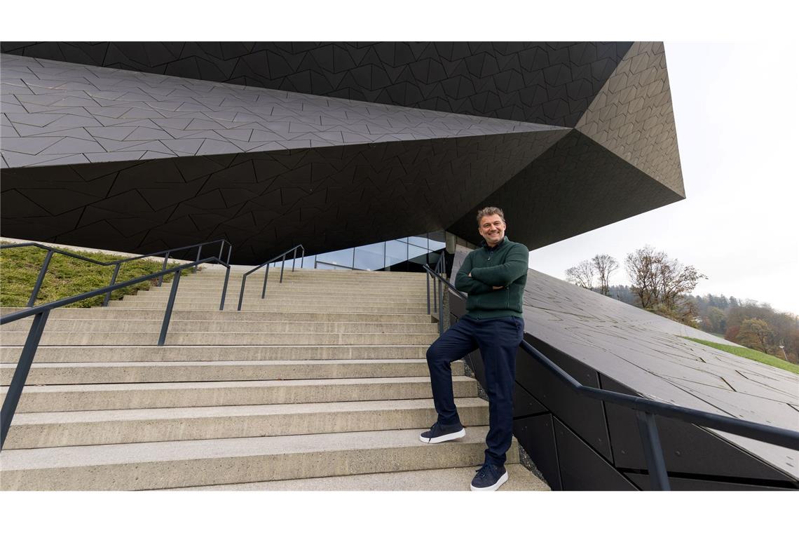 Die großen Sommerfestspiele im Überblick Jonas Kaufmann vor dem Festspielhaus in Erl. (Archivbild)