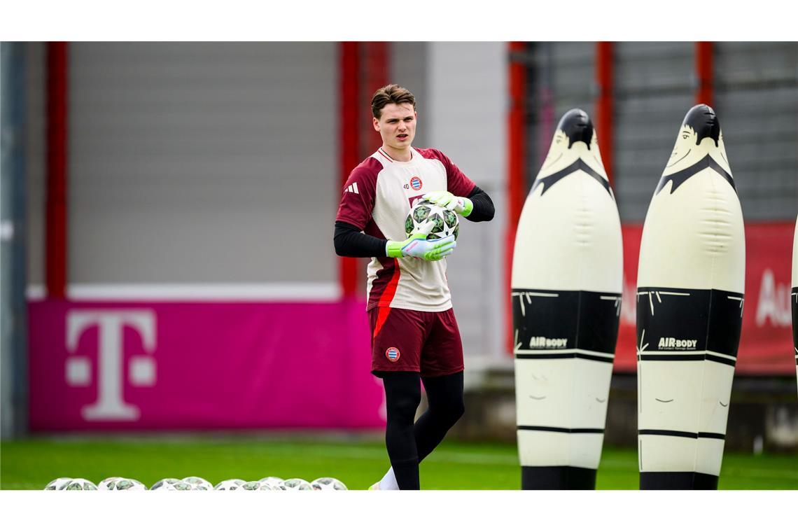 Jonas Urbig beim Abschlusstraining. Kann er in Mailand die Null halten?