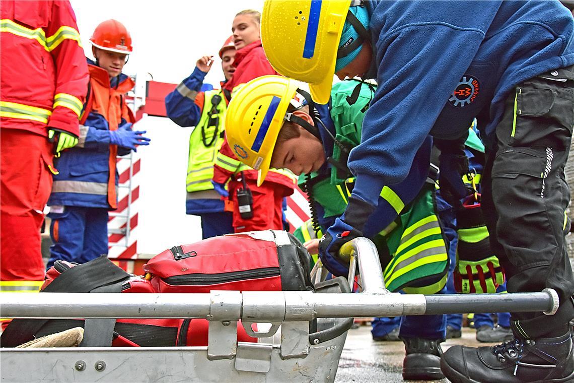 Large-scale exercise for the youth fire brigade in Aspach