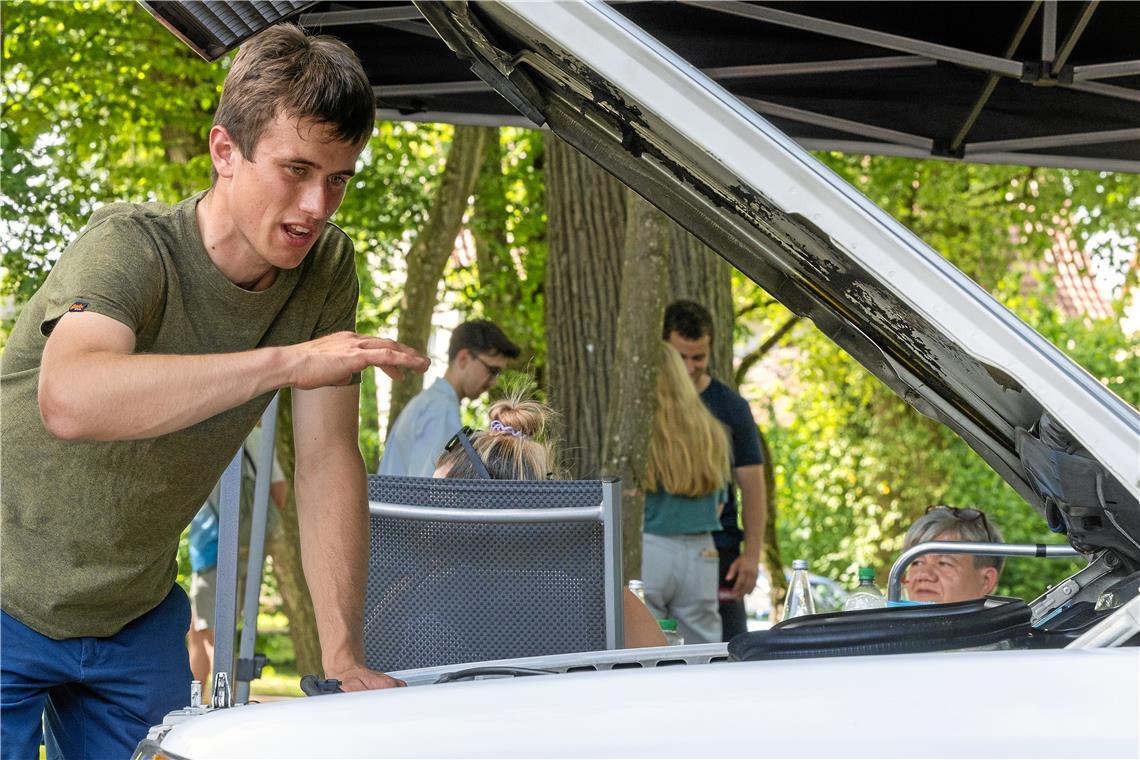 Jonathan Guggolz bei der 13. Oldtimerpräsentation im Schloßpark