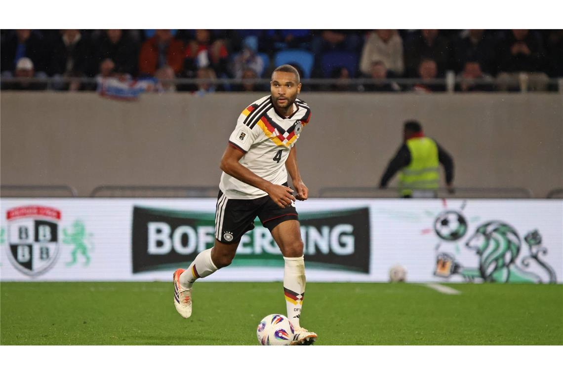 Jonathan Tah (Note 3): Ein solider Auftritt. Jonathan Tah war allerdings nicht besonders gefordert und trat in der Abwehrmitte an der Seite von Nico Schlotterbeck gefestigt auf. Im Passspiel war der Münchner sicher. Hohes Risiko ging er jedoch nicht. War auch nicht nötig.