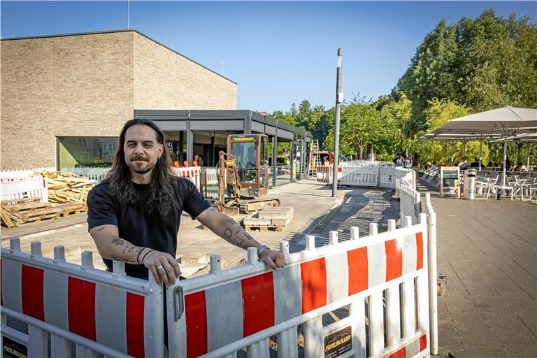 Jóni Filipe de Carvalho Gomes ist der Base-Betriebsleiter. Er fiebert der Neueröffnung nach dem Straßenfest entgegen. Foto: Alexander Becher