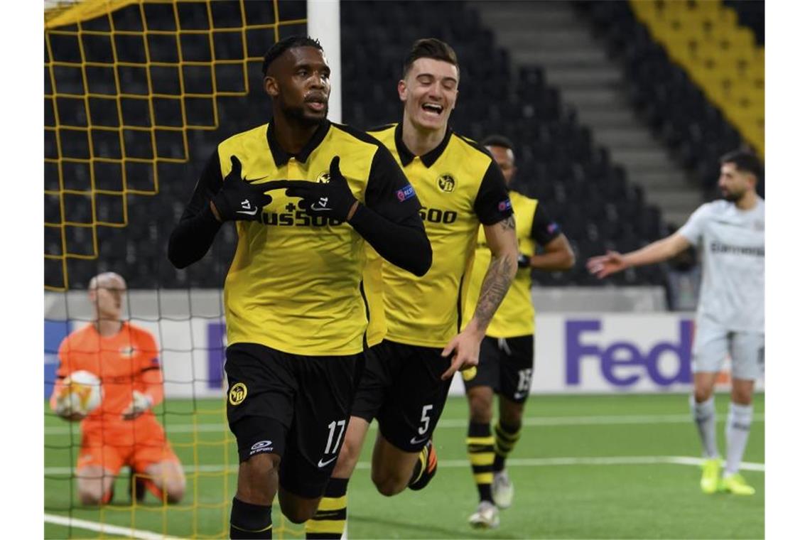 Sieben Tore: Leverkusen verliert verrücktes Spiel in Bern Jordan Siebatcheu machte mit seinem zweiten Tor den Berner Sieg doch noch perfekt. Foto: Anthony Anex/KEYSTONE/dpa