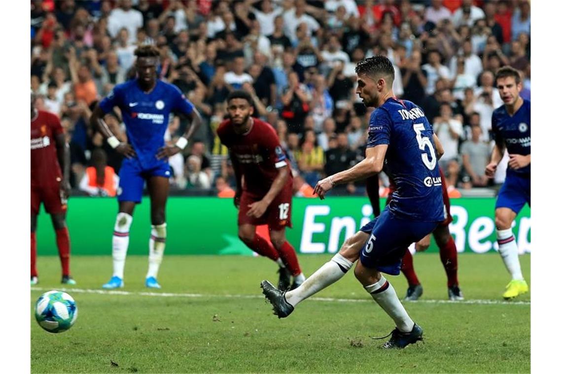 Klopp triumphiert mit Liverpool in Istanbul gegen Chelsea Jorginho traf in der Verlängerung zum 2:2 für Chelsea. Foto: Peter Byrne/PA Wire
