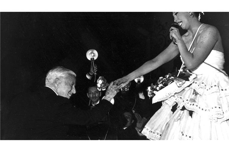 Josephine Baker - hier auf einem Foto aus den 50er Jahren mit Charlie Chaplin.