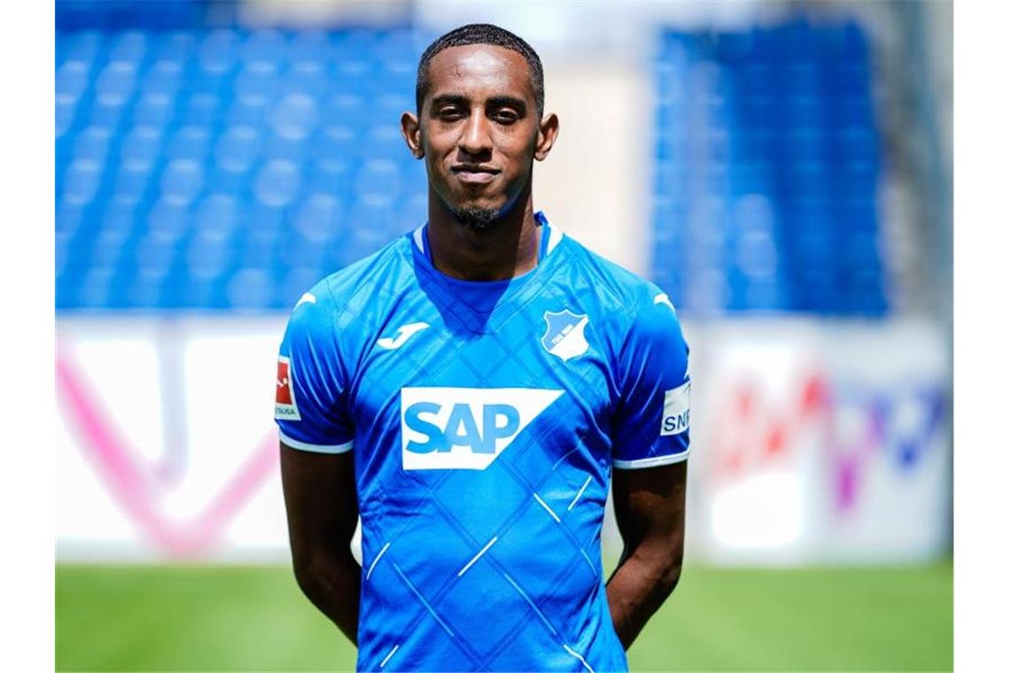Hoffenheim verleiht Abwehrspieler Brenet nach Arnheim Joshua Brenet posiert während eines Fototermins. Foto: Uwe Anspach/dpa/Archiv
