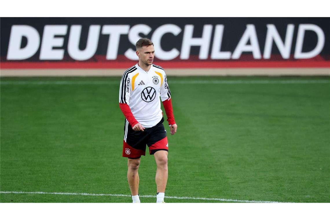 Joshua Kimmich hat sich eine Knöchelverletzung zugezogen und fällt für das vorletzte WM-Qualifikationsspiel der Fußball-Nationalmannschaft aus.