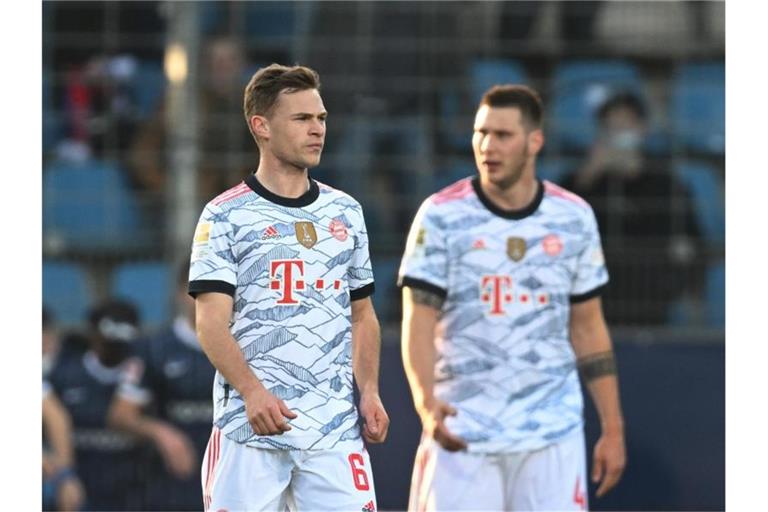 Joshua Kimmich (l) war nach der Niederlage des FC Bayern richtig sauer. Foto: Bernd Thissen/dpa