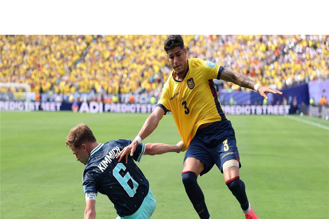 Joshua Kimmich (Note 4): War abwechselnd gegen Angulo und Piero Hincapié gefordert – eine große Aufgabe auf der rechten Abwehrseite. Sie machte Joshua Kimmich Probleme. Der Kapitän kämpfte sich jedoch durch – bis zu seiner Auswechslung, um ihn zu schonen (60.).