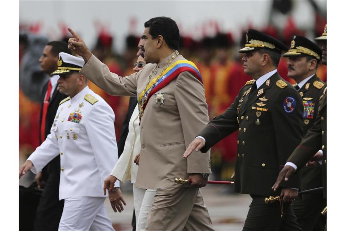 Venezuelas Präsident Maduro stellt den USA ein Ultimatum Juan Guaido, Präsident des entmachteten Parlaments in Venezuela, erklärt sich zum Staatschef in Caracas. Foto: Fernando Llano/AP