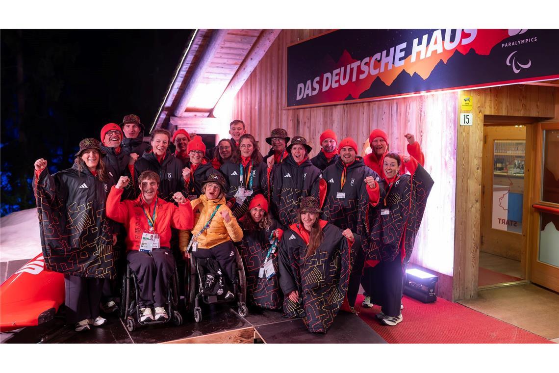 Jubel am Deutschen Haus in Cortina: Das Alpin-Team.