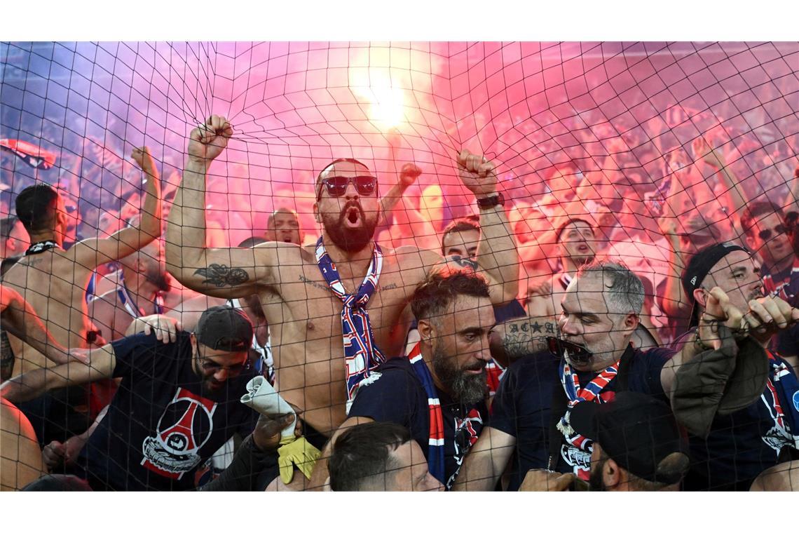Bilder des Tages Jubel bei den Pariser Fans nach dem 1:0 im Champions League Finale in München