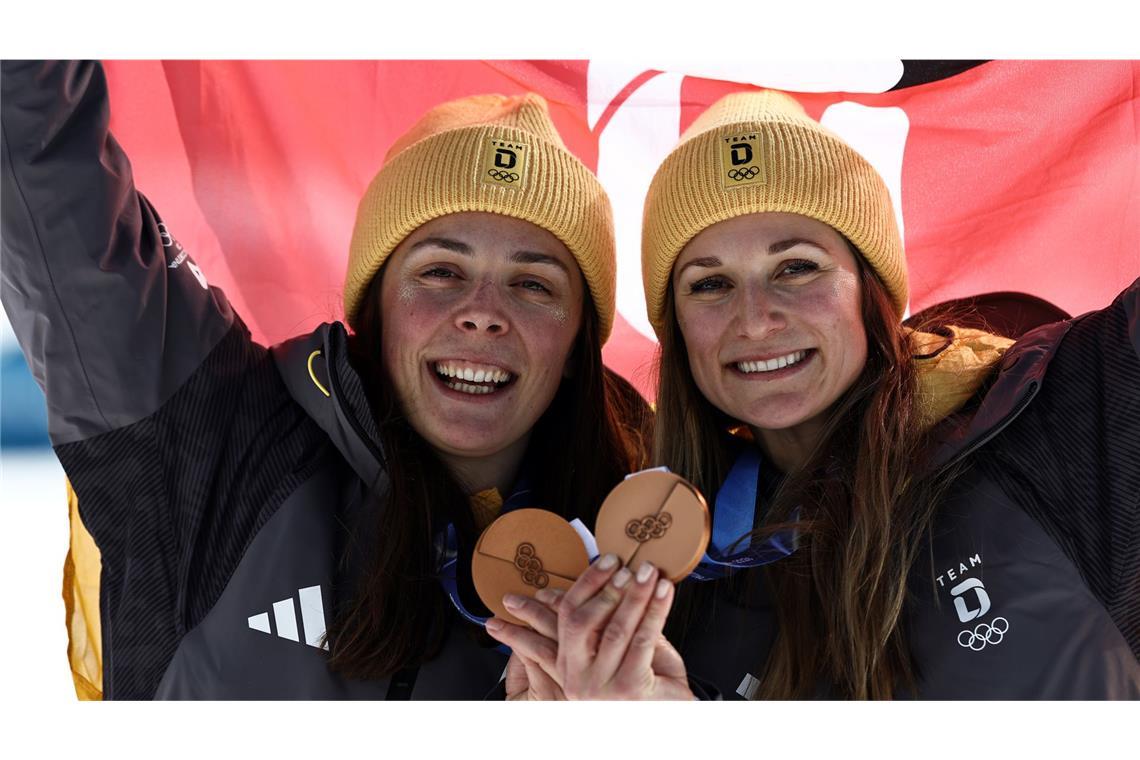 Jubel in der Loipe: Coletta Rydzek (li.) und Laura Gimmler freuten sich über Bronze im Langlauf-Teamsprint.
