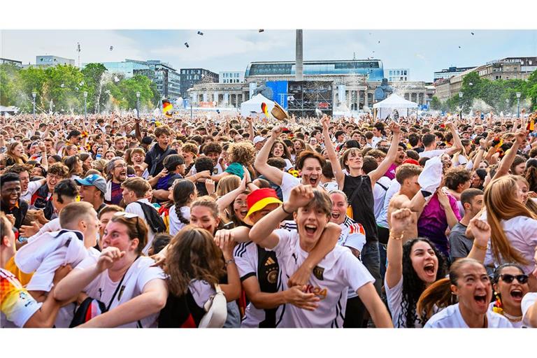 Jubeln mit Deutschland auf dem Schlossplatz