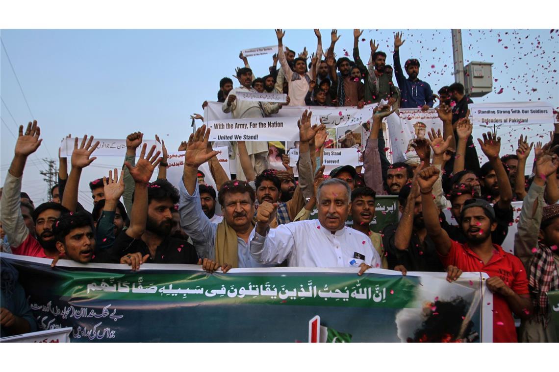 Indien und Pakistan lassen Waffen schweigen Jubelszenen gab es auch in Pakistan.