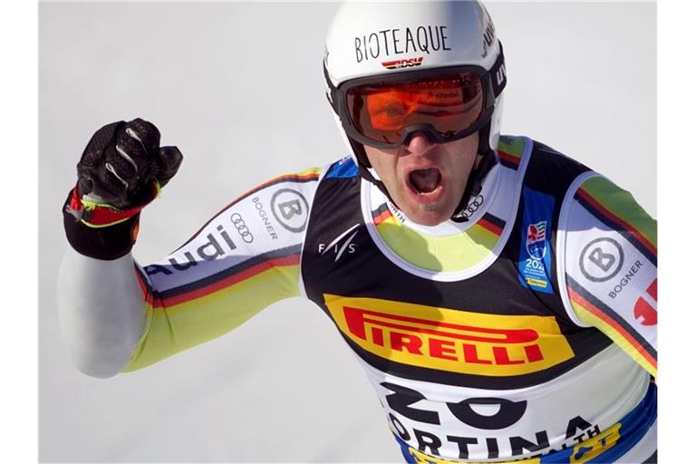 Jubelt im Zielbereich nach dem Super-G-Rennen: Romed Baumann. Foto: Michael Kappeler/dpa