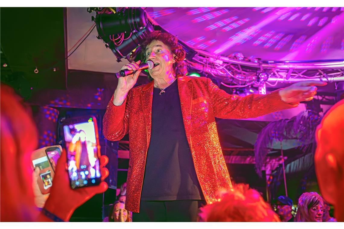 Jubiläumskonzert mit Olaf dem Flipper, der Schlager-Ikone mit Herz, im Sonnenhof...