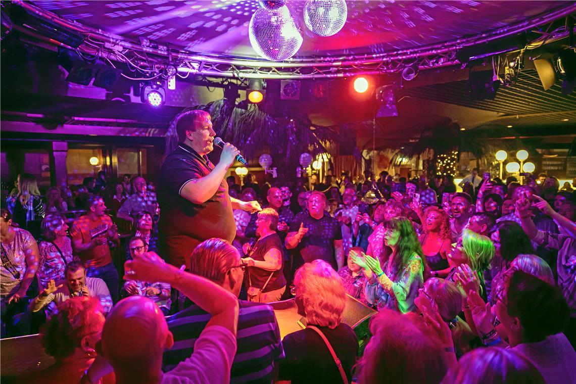 Jubiläumskonzert mit Olaf dem Flipper, der Schlager-Ikone mit Herz, im Sonnenhof...