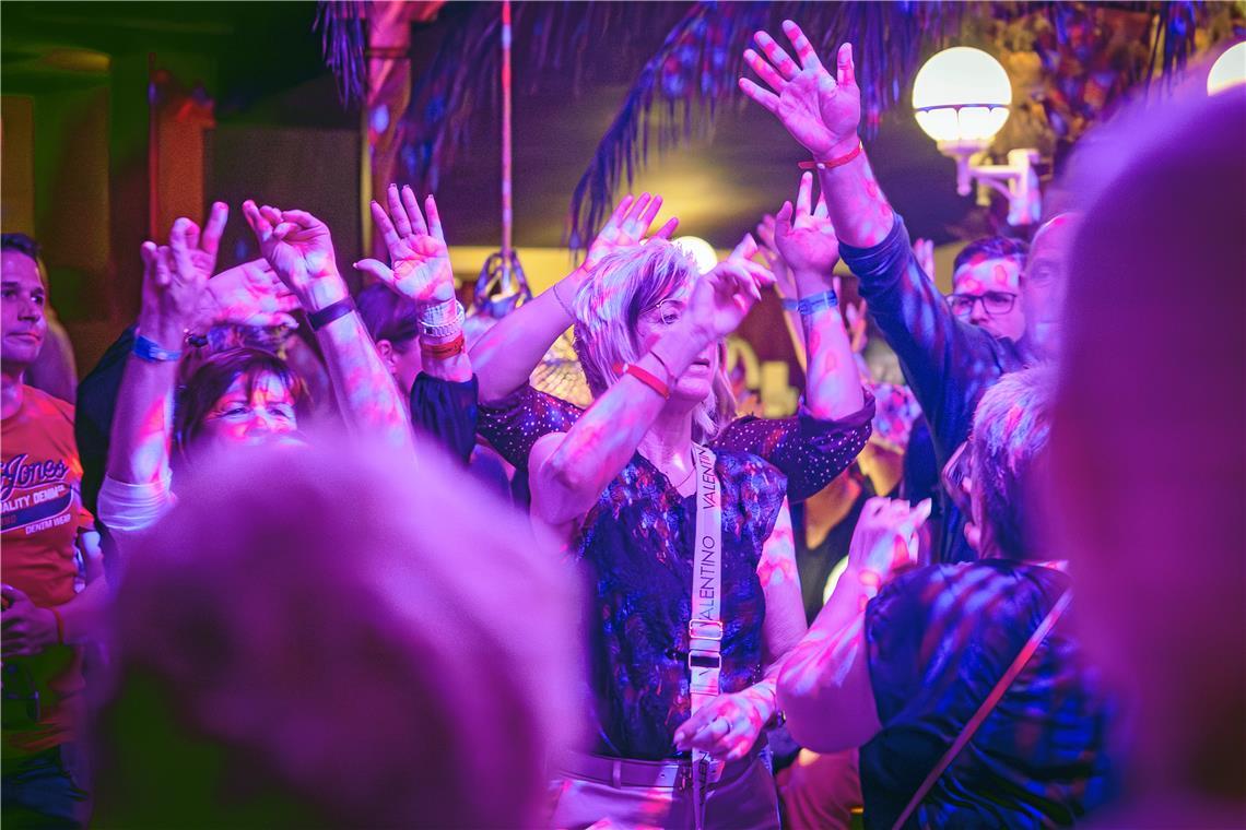 Jubiläumskonzert mit Olaf dem Flipper, der Schlager-Ikone mit Herz, im Sonnenhof...