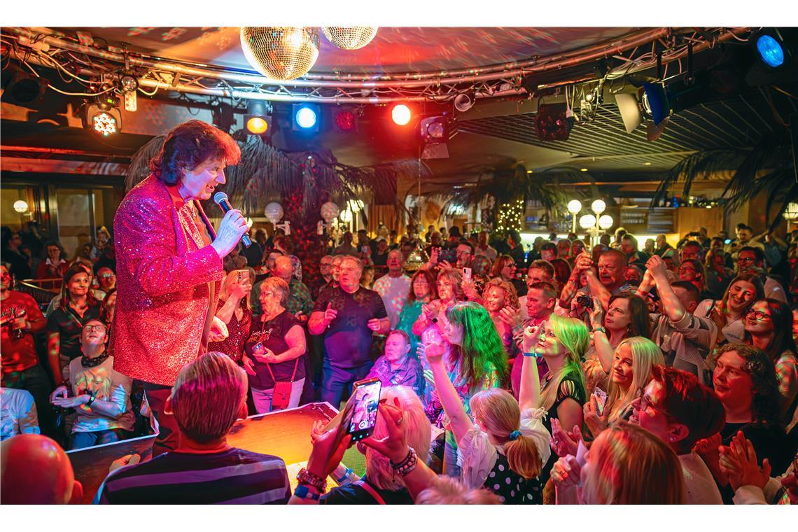 Jubiläumskonzert mit Olaf dem Flipper, der Schlager-Ikone mit Herz, im Sonnenhof...