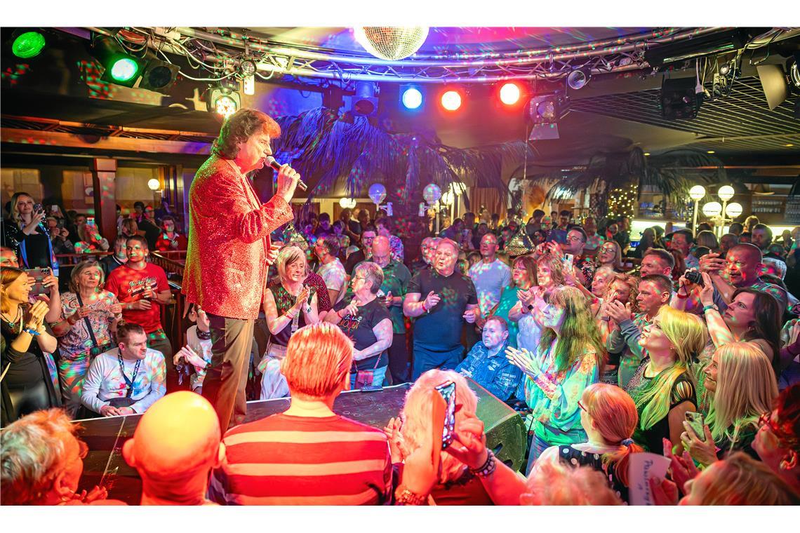 Jubiläumskonzert mit Olaf dem Flipper, der Schlager-Ikone mit Herz, im Sonnenhof...
