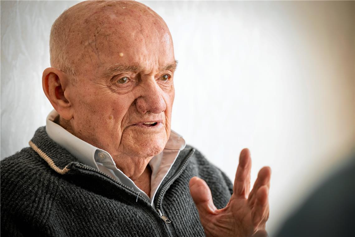 Jubilar Wilhelm Heiser hat in Weissach eine neue Heimat gefunden. Den heutigen Tag möchte er ganz bewusst genießen. Foto: Alexander Becher