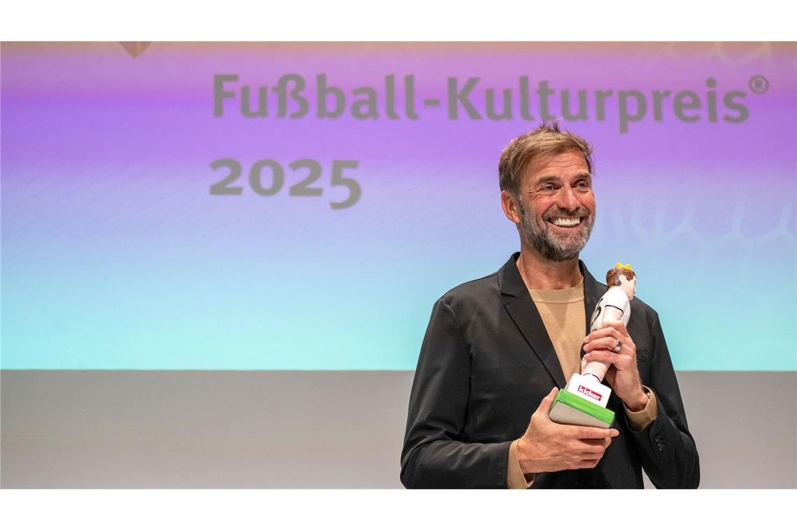 "Durchgelacht": Klopp muss "Kanu des Manitu" noch mal sehen Jürgen Klopp wurde mit dem Walther-Bensemann-Preis ausgezeichnet.