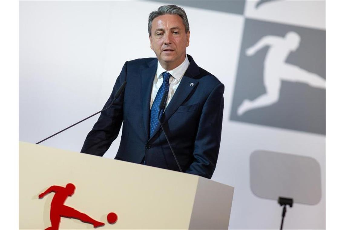 Sandhausen-Chef fordert Umdenken: Erste Corona-Tests negativ Jürgen Machmeier spricht bei einer Veranstaltung. Foto: Andreas Gora/dpa/Archivbild