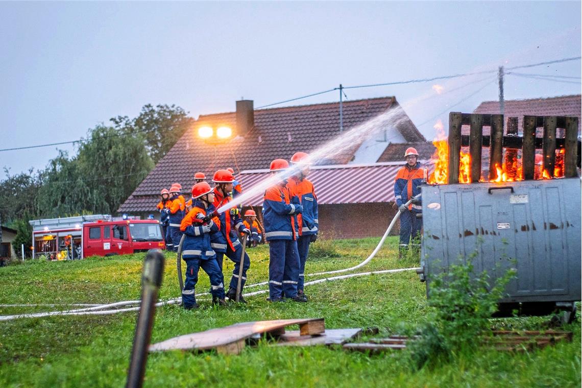 Jugendfeuerwehr Murrhardt - Eindrücke aus dem Training.