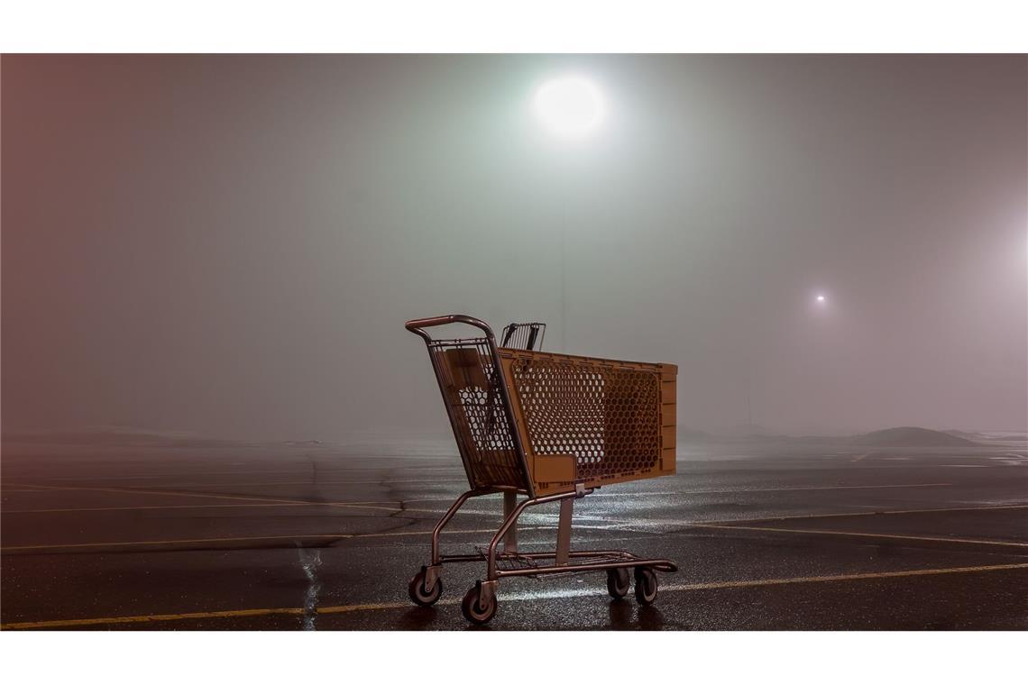 Jugendliche bewarfen einen Mann mit einem Einkaufswagen (Symbolfoto).