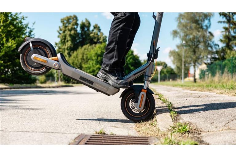 Jugendliche provozieren im Raum Reutlingen mit E-Scootern Polizeieinsätze. (Symbolfoto)
