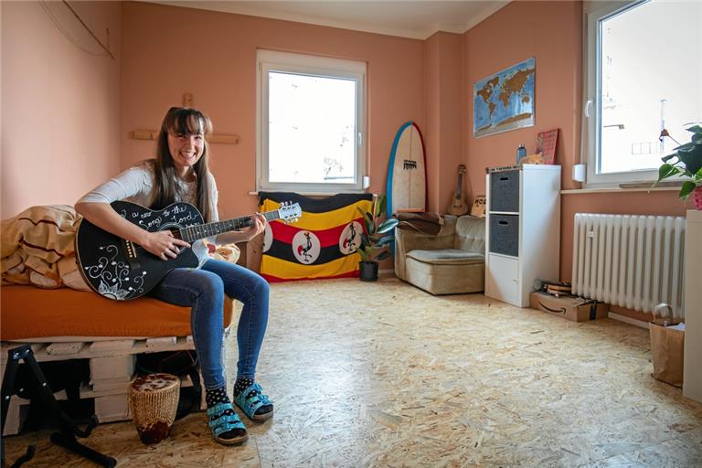 Jugendreferentin Tamara Walz in ihrem Zimmer in der neuen Wohngemeinschaft. Die anderen Zimmer der Wohnung sind zum großen Teil noch unmöbliert.Fotos: A. Becher