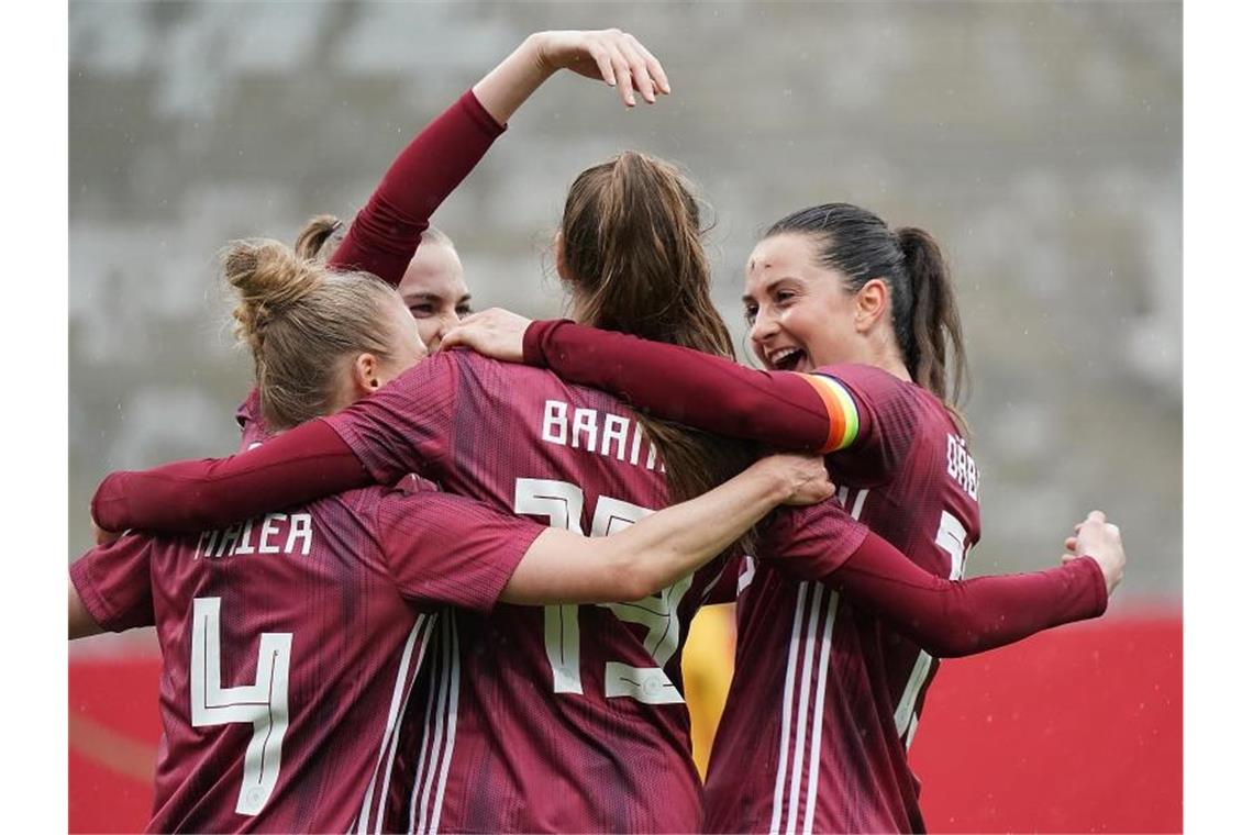 Trotz Corona-Stress: DFB-Frauen als Einheit zum Sieg Jule Brand (M) erzielte gegen Australien ihr erstes Länderspieltor. Foto: HB-Press-Agency/dpa