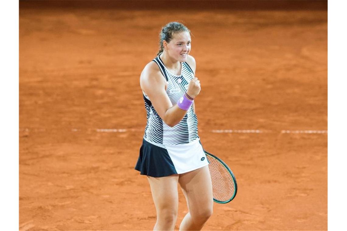 Petkovic und Niemeier im Tennis-Halbfinale in Hamburg Jule Niemeier bejubelt ihren Halbfinaleinzug in Hamburg. Foto: Daniel Bockwoldt/dpa