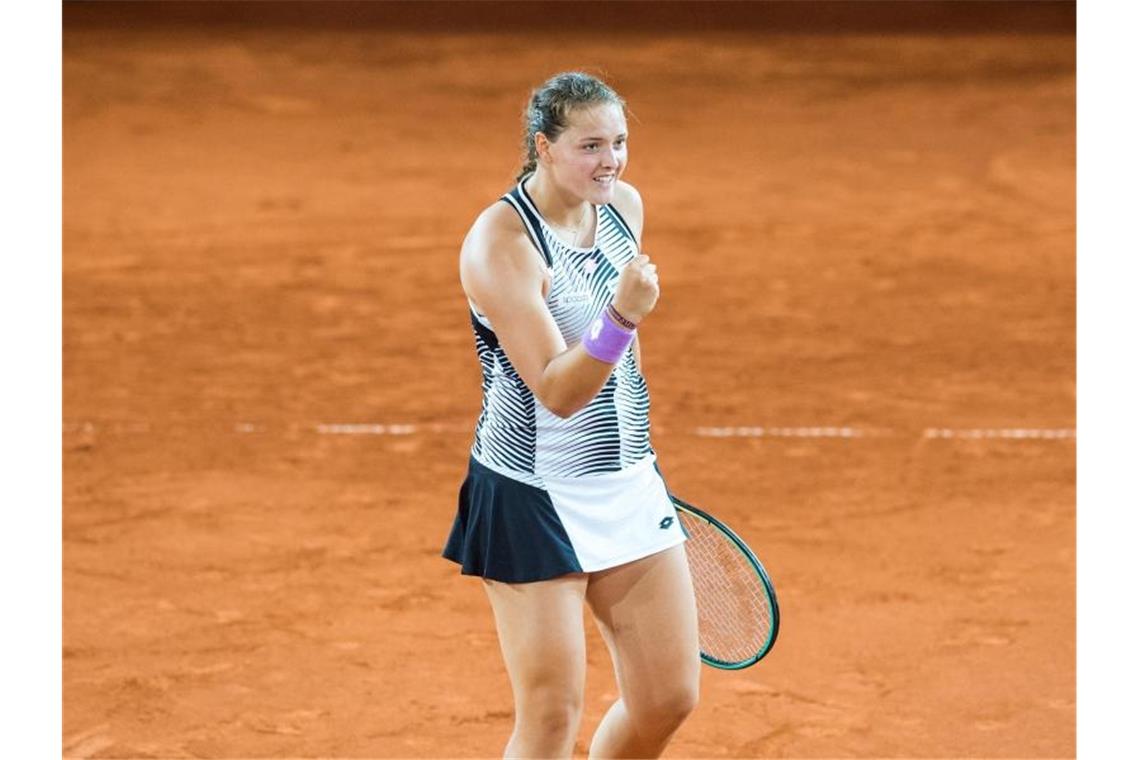 Jule Niemeier bejubelt ihren Halbfinaleinzug in Hamburg. Foto: Daniel Bockwoldt/dpa