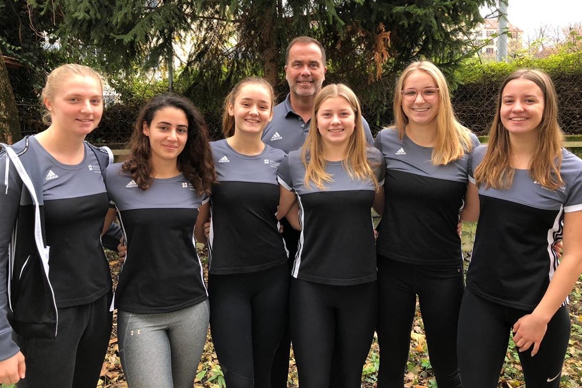 A-Jugend gewinnt das Landesfinale Jule Sittart, Dilara Gül, Laura Manolaras, Marcel Hänsch, Sara Mauthe, Emma Schmiedefeld und Cara Möhle (von links) sind zufrieden. Foto: privat