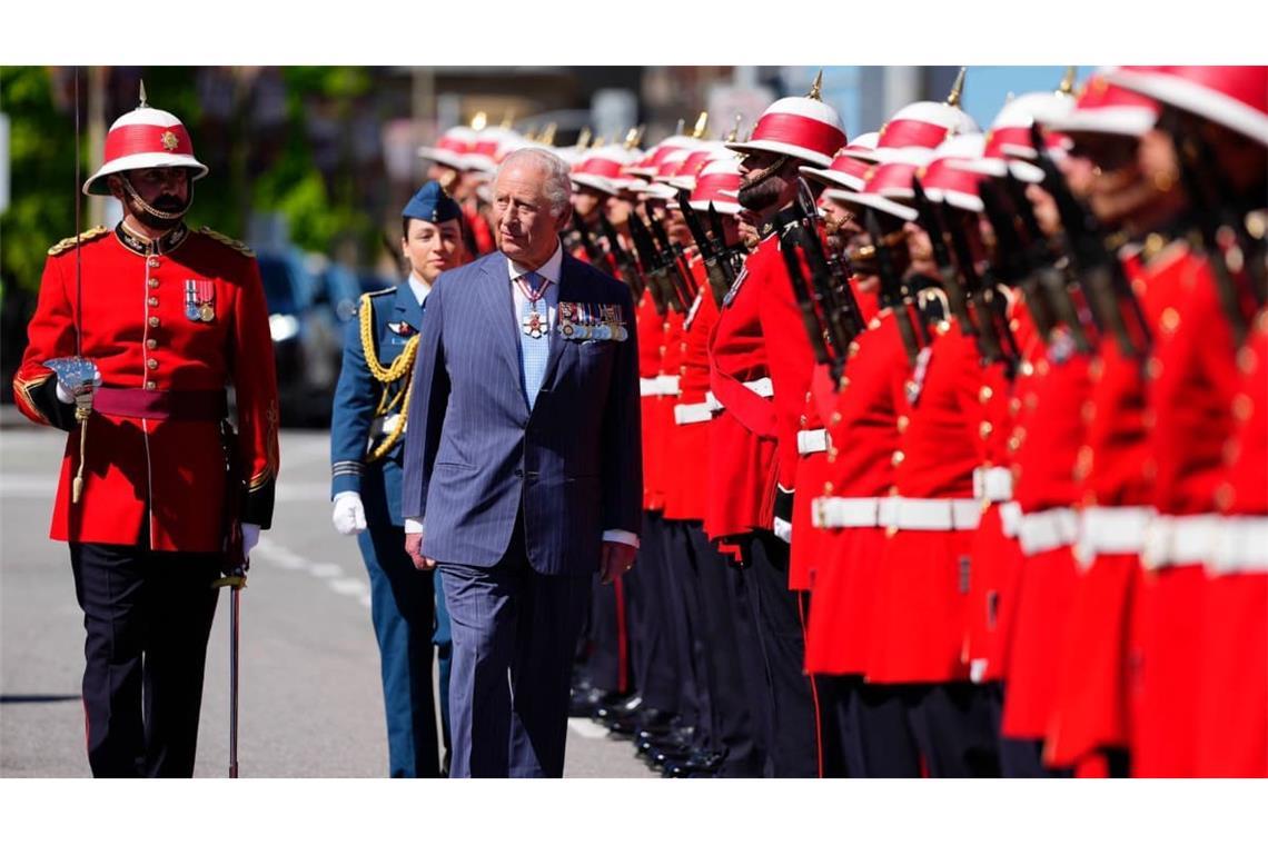 Juli 2025: König Charles schreitet die Ehrengarde ab am Gebäude des kanadischen Senats in Ottawa. (Archivbild)