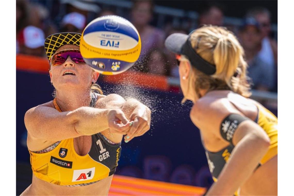 Borger/Sude holen Bronze bei Beach-EM: „Bedeutet sehr viel“ Julia Sude (l) und Karla Borger verpassten das EM-Finale, gewannen aber Bronze. Foto: Expa/Florian Schroetter/APA/dpa