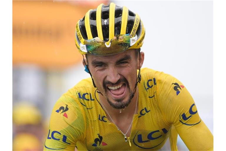 Julian Alaphilippe startet im gelben Trikot des Gesamtführenden in die 16. Etappe der Tour de France. Foto: Y. Jansens/BELGA