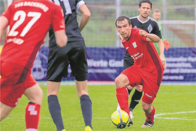 Julian Geldner (am Ball) trifft mit der TSG Backnang am 27. August auf die SG Sonnenhof Großaspach. Foto: A. Becher