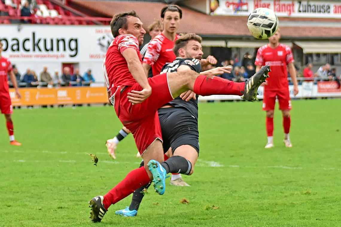Julian Geldner (am Ball) und die TSG wollen sich in Essingen für die unglückliche 2:3-Hinspielniederlage revanchieren. Foto: Tobias Sellmaier