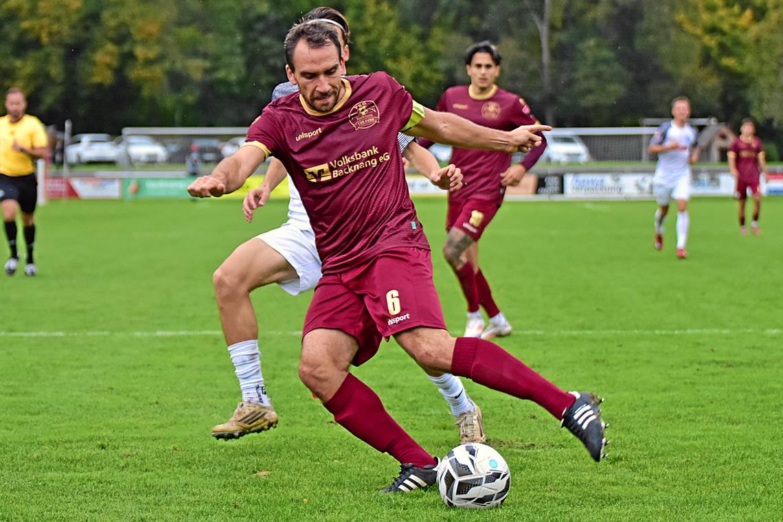 Julian Geldner hat bei einer Großchance nur den eigenen Mitspieler getroffen. Archivfoto: Tobias Sellmaier