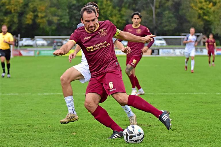 Julian Geldner hat bei einer Großchance nur den eigenen Mitspieler getroffen. Archivfoto: Tobias Sellmaier