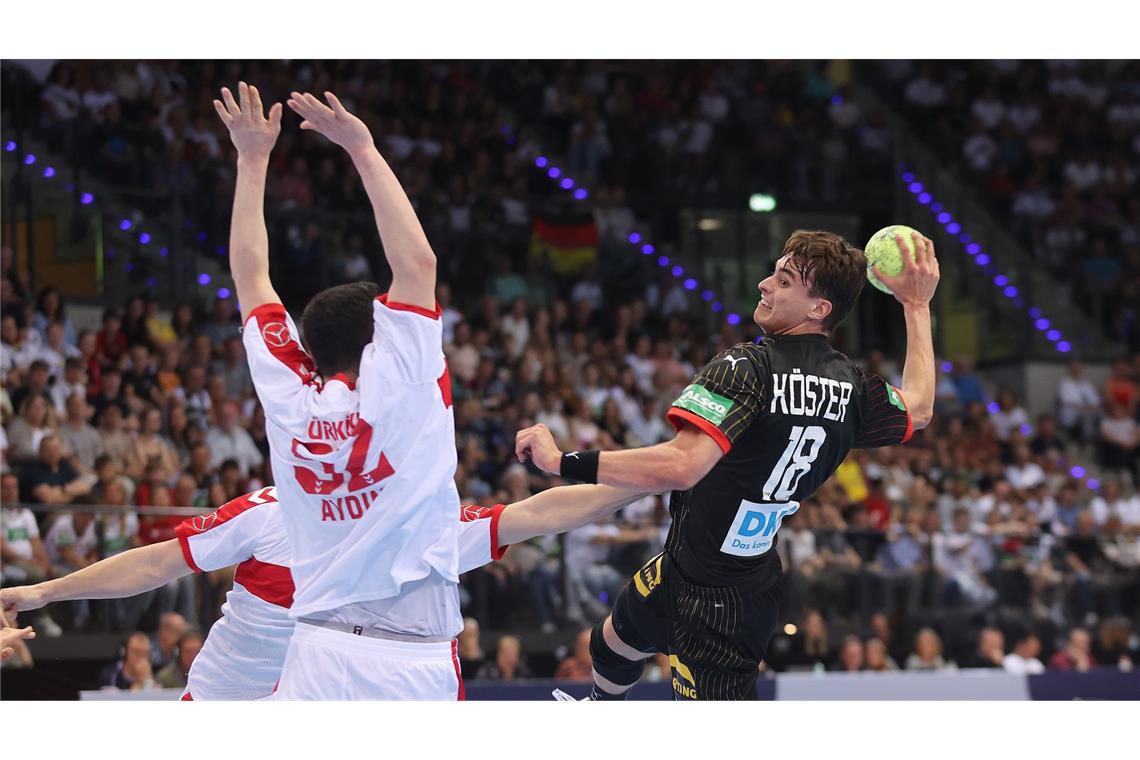 Deutsche Handballer mit Neu-Kapitän Julian Köster zum Kantersieg Julian Köster ging als Kapitän voran.
