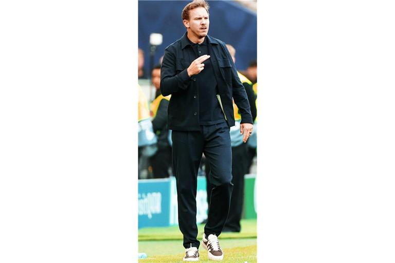 Julian Nagelsmann plant fest mit den VfB-Profis Nick Woltemade (li.), Angelo Stiller (r. u.