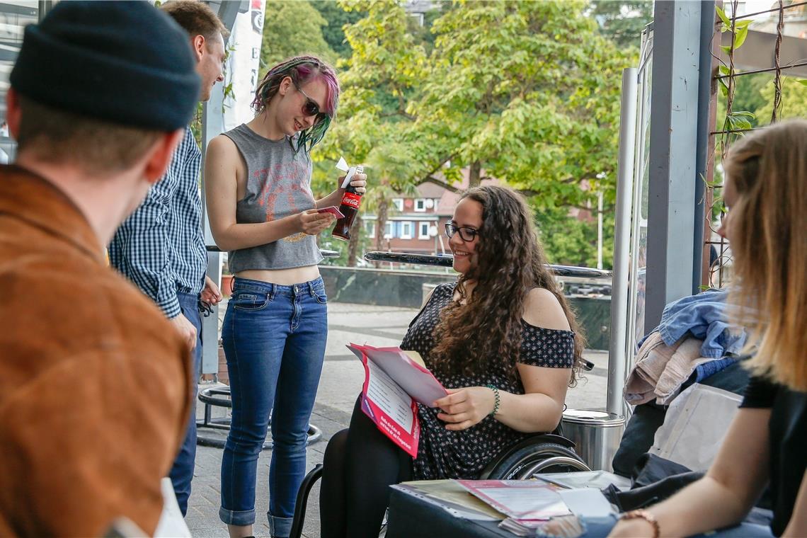 Juliana Eusebi (Mitte) war schon früh in der Kommunalpolitik engagiert. Bevor sie für den Gemeinderat kandidierte, war sie beispielsweise Jugendvertreterin in Backnang. Archivfoto: Alexander Becher